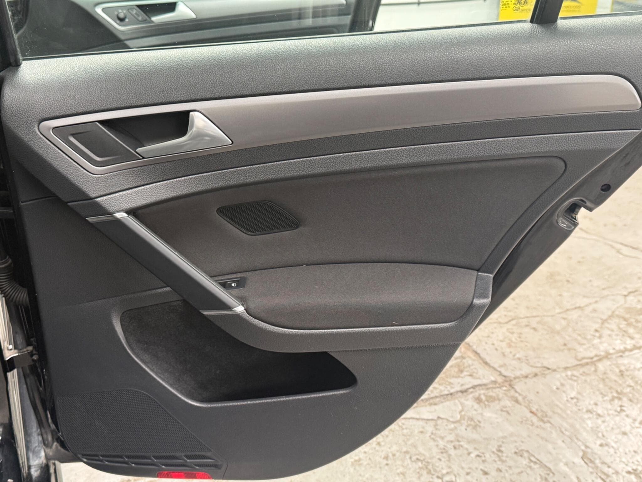 2015 Volkswagen Golf - Image 30