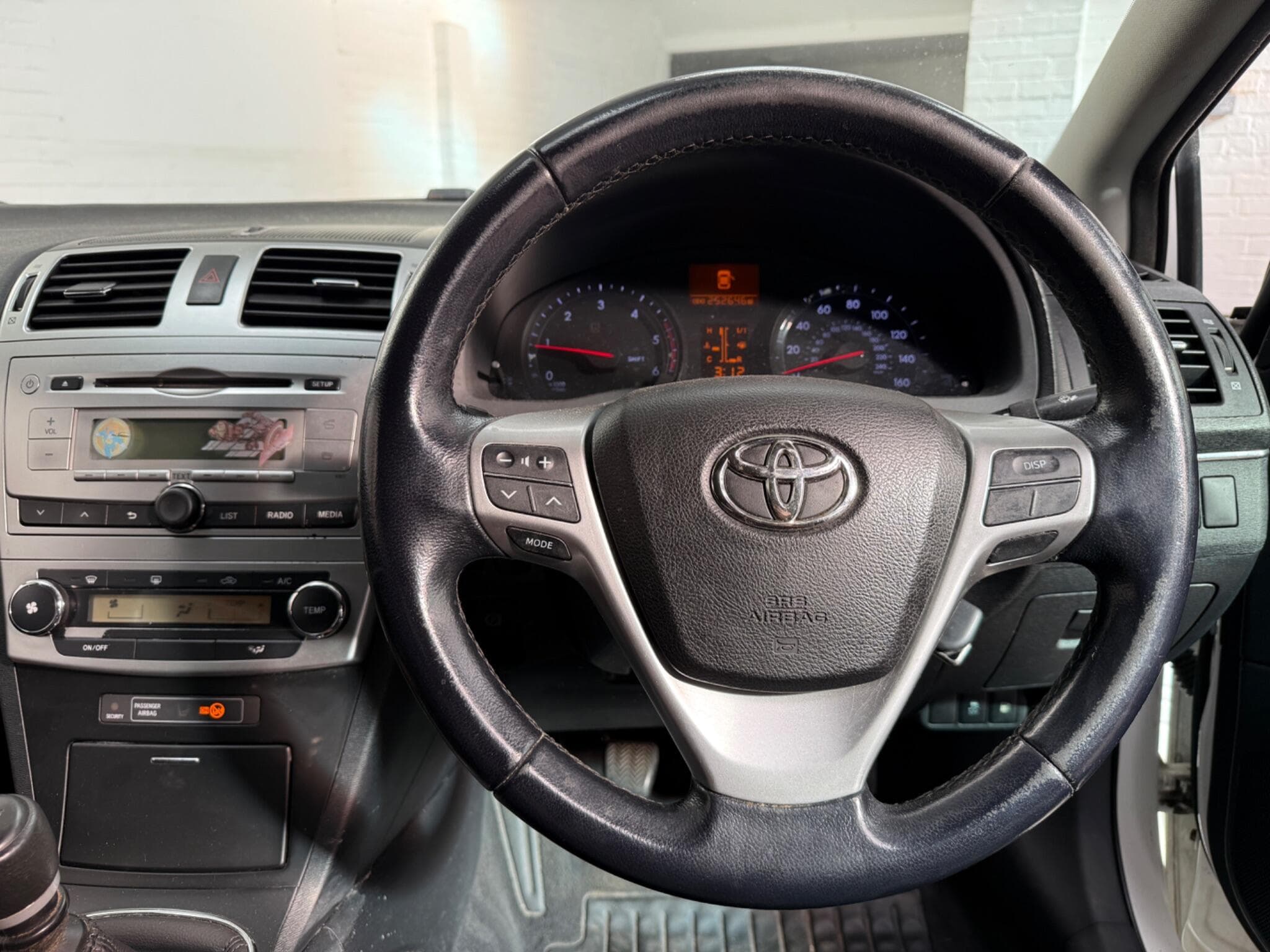 2012 Toyota Avensis - Image 16