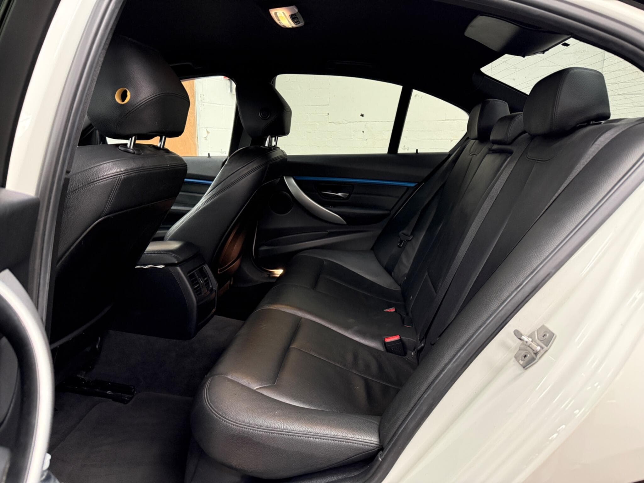 2015 BMW 3 Series - Image 21