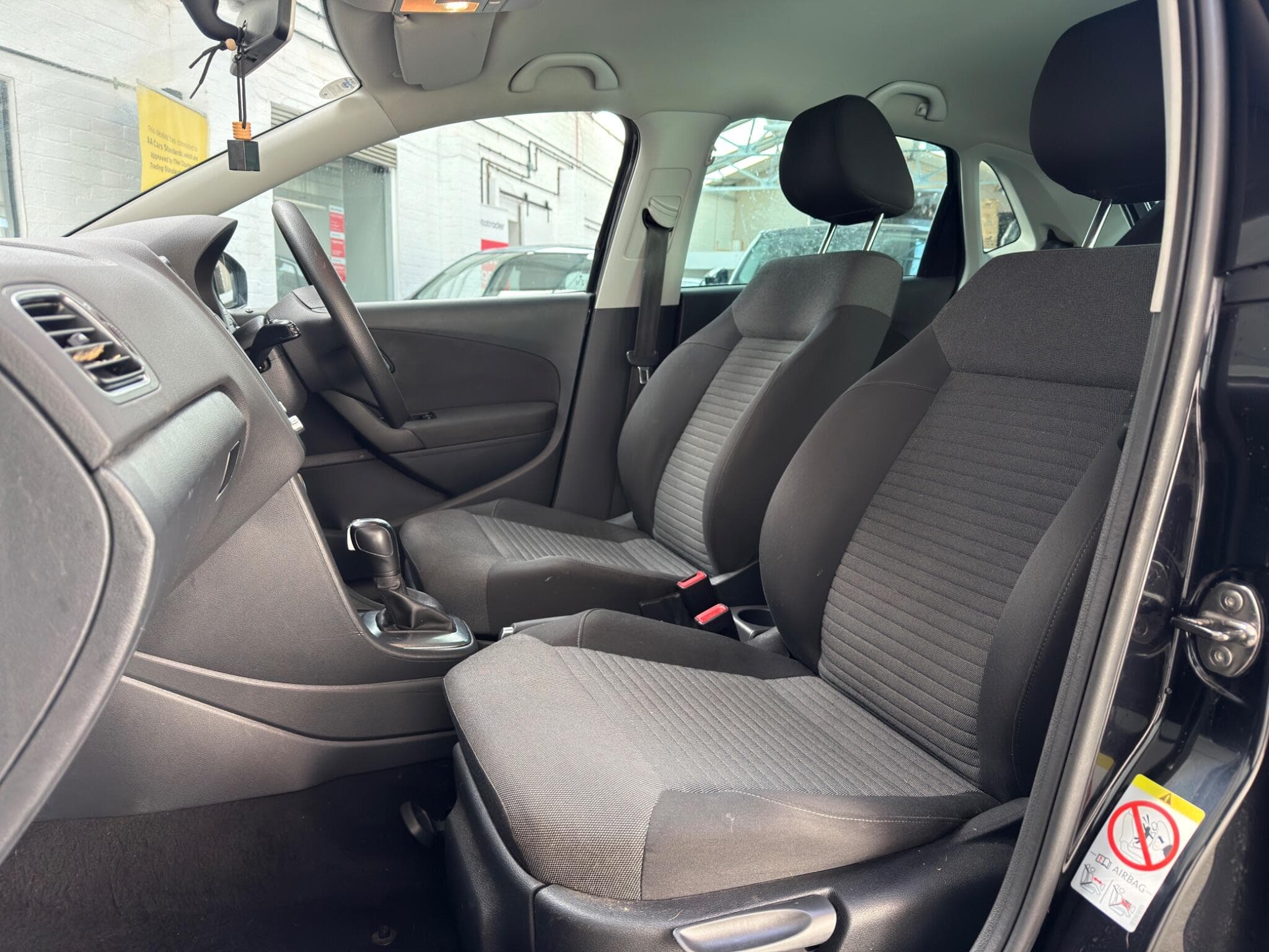 2013 Volkswagen Polo - Image 20